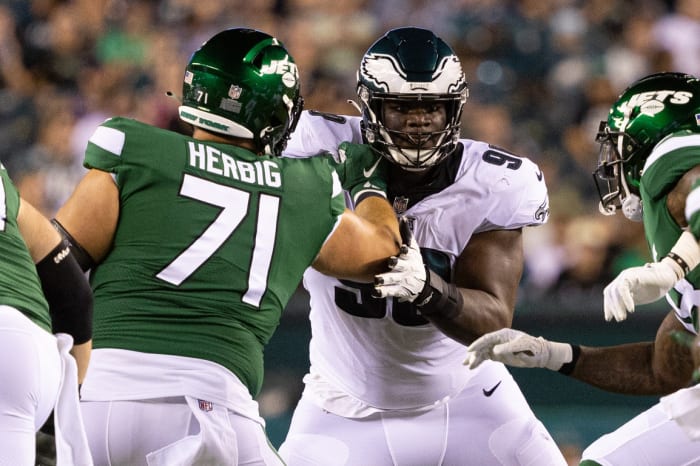 Jordan Davis battles fomer Eagles and current Jets OL Nate Herbig in preseason opener